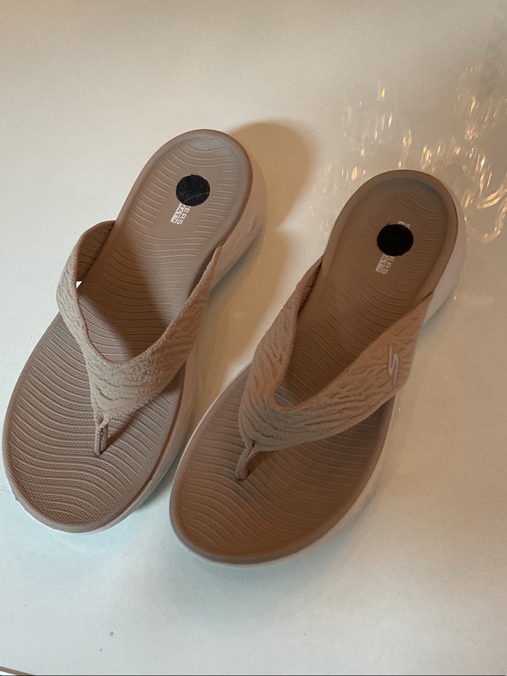 Skechers Women’s Taupe Wave-Touch Thong Sandals